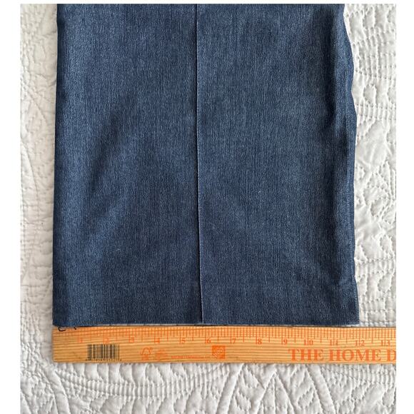 Larry Levine Classic Stretch Center Seam Wide Leg Bootcut Jeans Sz 8 Dark Denim - Picture 10 of 10